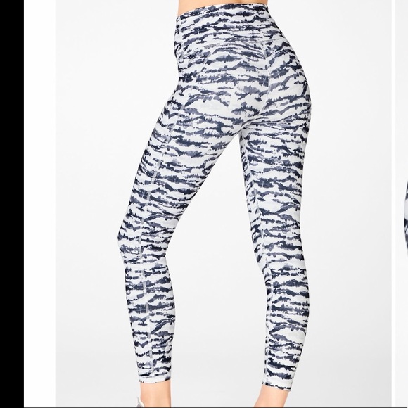 fabletics define high waisted 7/8 leggings - Picture 2 of 4